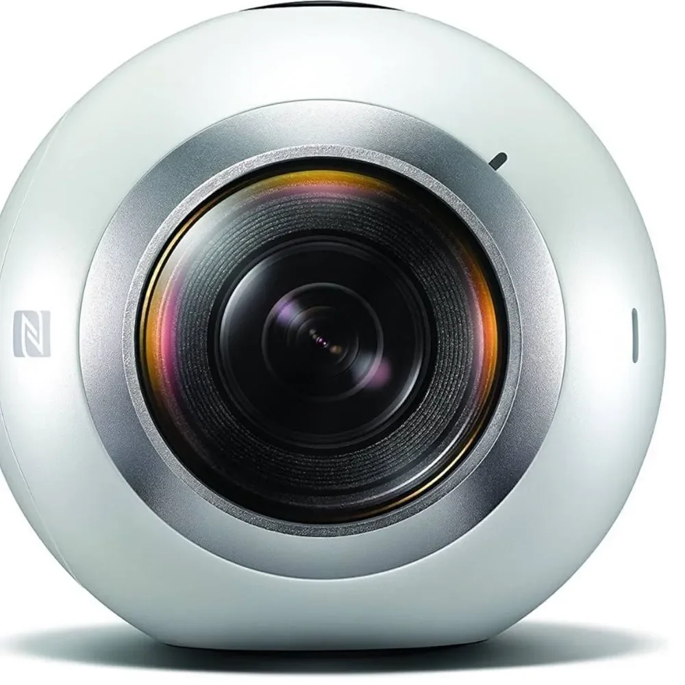 Samsung Gear 360 Real 360° High Resolution VR Camera
